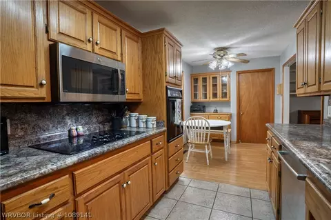 Kitchen - 6920 Riviera Dr, Fort Smith, AR 72903 photo 4 of 4