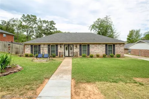 Exterior - 6920 Riviera Dr, Fort Smith, AR 72903 photo 5 of 16