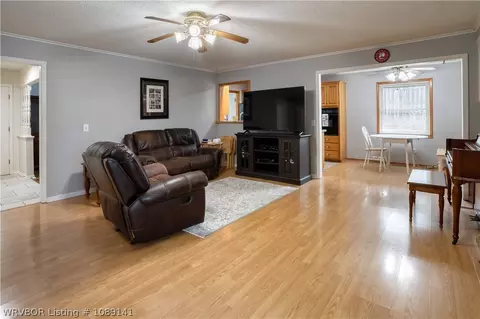 Living - 6920 Riviera Dr, Fort Smith, AR 72903 photo 2 of 3