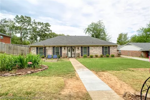 Exterior - 6920 Riviera Dr, Fort Smith, AR 72903 photo 3 of 16