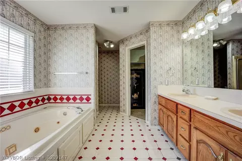Bath - 6300 Galven Way, Fort Smith, AR 72916 photo 3 of 5