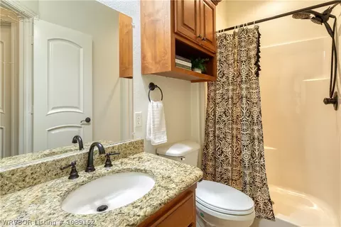 Bath - 8700 Lakeside Way, Fort Smith, AR 72903 photo 4 of 6