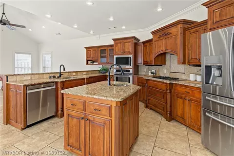 Kitchen - 8700 Lakeside Way, Fort Smith, AR 72903 photo 2 of 3