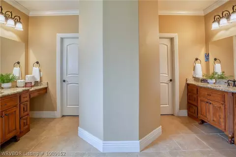 Bath - 8700 Lakeside Way, Fort Smith, AR 72903 photo 2 of 6