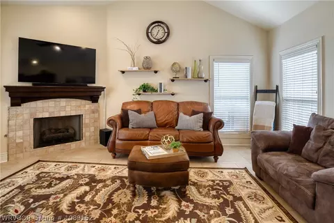 Living - 8700 Lakeside Way, Fort Smith, AR 72903 photo 2 of 3