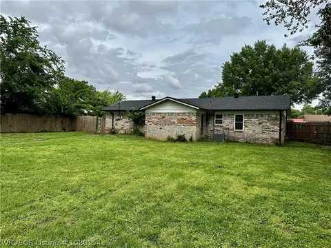 Exterior - 7824 Colony Ln, Fort Smith, AR 72908 photo 4 of 9