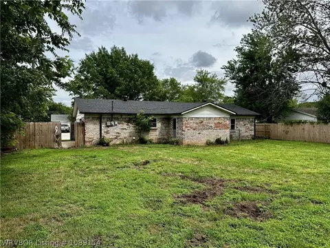 Exterior - 7824 Colony Ln, Fort Smith, AR 72908 photo 5 of 9