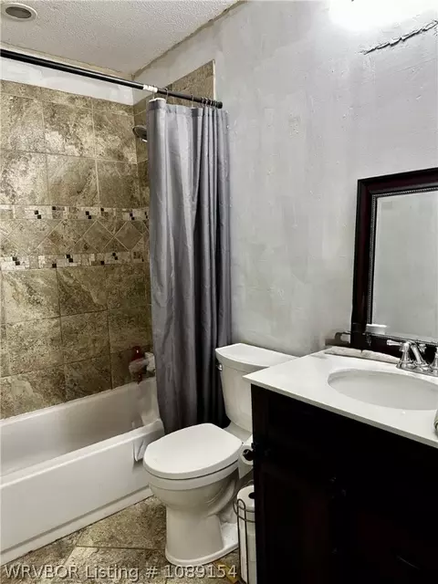 Bath - 7824 Colony Ln, Fort Smith, AR 72908 photo 1 of 2