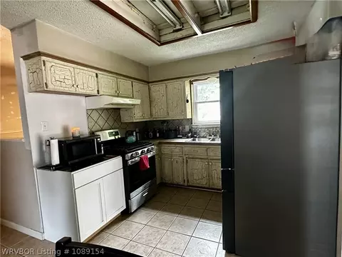 Kitchen - 7824 Colony Ln, Fort Smith, AR 72908 photo 2 of 2