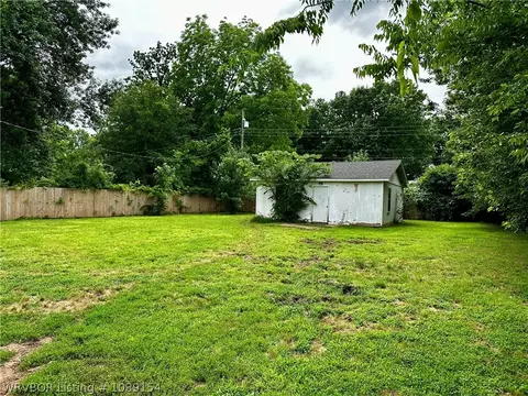 Exterior - 7824 Colony Ln, Fort Smith, AR 72908 photo 7 of 9