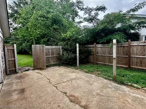 Exterior - 7824 Colony Ln, Fort Smith, AR 72908 photo 6 of 9