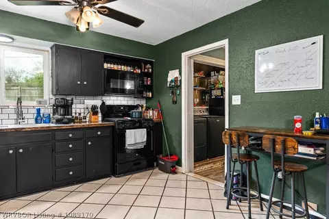 Kitchen - 1114 Crescent Dr, Paris, AR 72855 photo 2 of 2