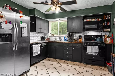 Kitchen - 1114 Crescent Dr, Paris, AR 72855 photo 1 of 2