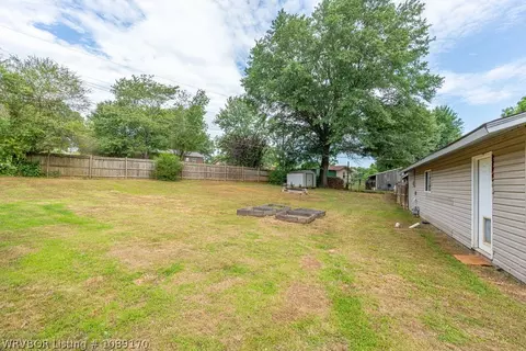 Exterior - 1114 Crescent Dr, Paris, AR 72855 photo 3 of 10
