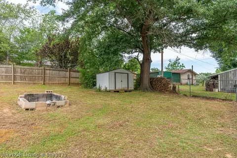 Exterior - 1114 Crescent Dr, Paris, AR 72855 photo 7 of 10