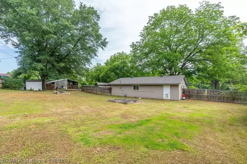 Exterior - 1114 Crescent Dr, Paris, AR 72855 photo 4 of 10