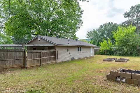Exterior - 1114 Crescent Dr, Paris, AR 72855 photo 9 of 10