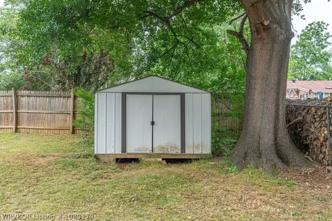 Exterior - 1114 Crescent Dr, Paris, AR 72855 photo 8 of 10