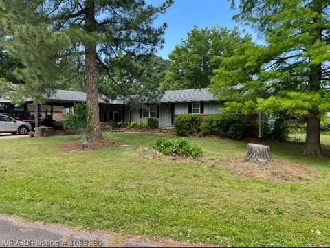 3 Hilltop Pl, Van Buren, AR 72956