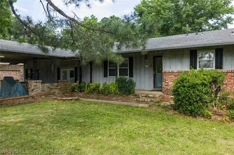 3 Hilltop Pl, Van Buren, AR 72956