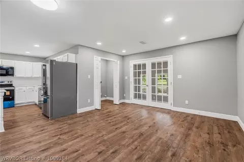 Living - 12 Candlestick Ln, Fort Smith, AR 72908 photo 4 of 7