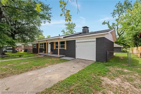 Exterior - 12 Candlestick Ln, Fort Smith, AR 72908 photo 2 of 10