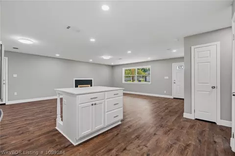 Living - 12 Candlestick Ln, Fort Smith, AR 72908 photo 5 of 7