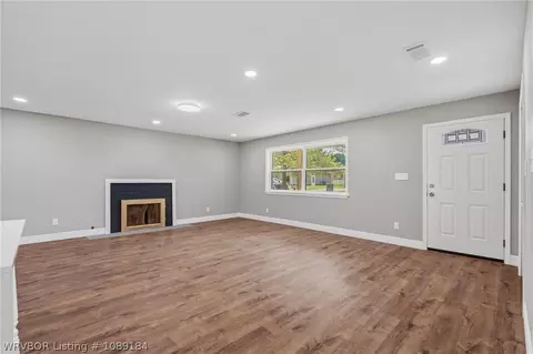 Living - 12 Candlestick Ln, Fort Smith, AR 72908 photo 2 of 7