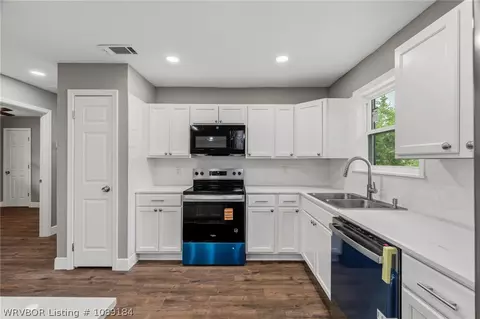 Kitchen - 12 Candlestick Ln, Fort Smith, AR 72908 photo 2 of 2