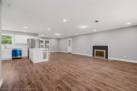 Living - 12 Candlestick Ln, Fort Smith, AR 72908 photo 3 of 7