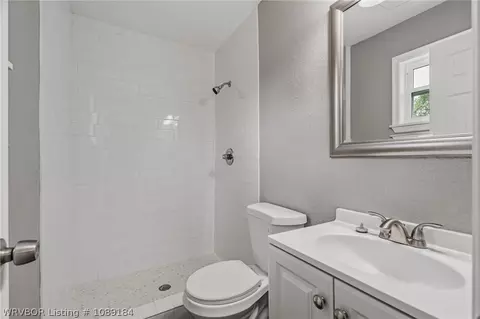Bath - 12 Candlestick Ln, Fort Smith, AR 72908 photo 1 of 3