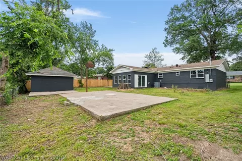 Exterior - 12 Candlestick Ln, Fort Smith, AR 72908 photo 4 of 7
