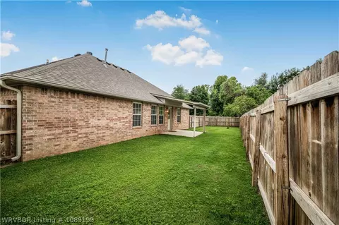 Exterior - 215 Skagway Ln, Barling, AR 72923 photo 4 of 5