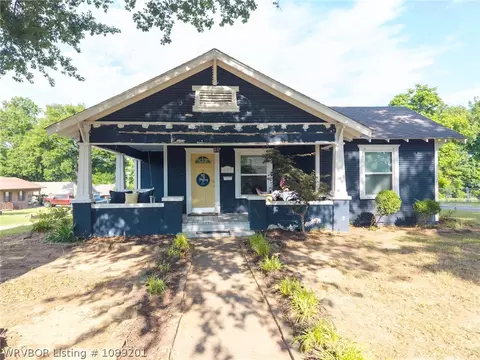 422 N 15th St, Van Buren, AR 72956