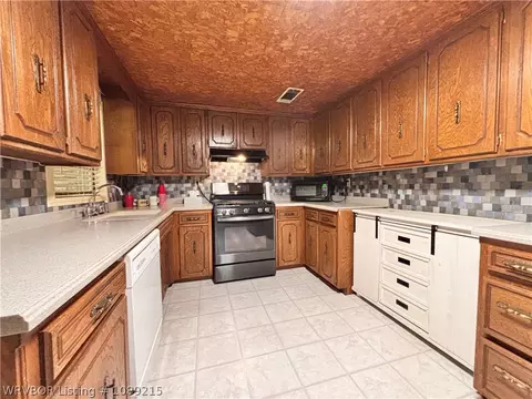 Kitchen - 415 N Vine St, Hackett, AR 72937 photo 3 of 7