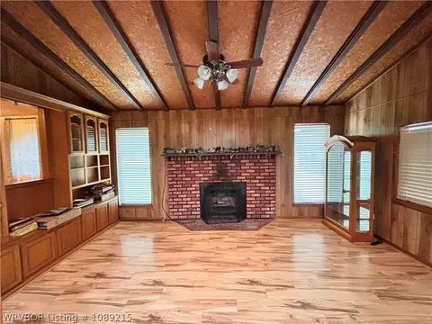 Living - 415 N Vine St, Hackett, AR 72937 photo 7 of 10