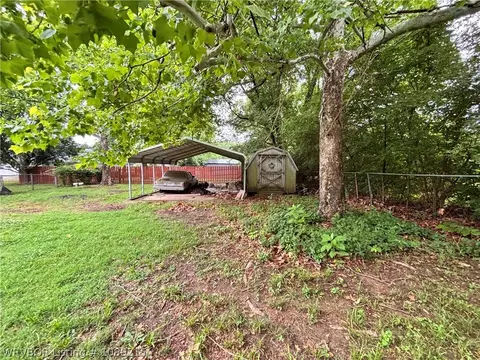 Exterior - 415 N Vine St, Hackett, AR 72937 photo 11 of 21