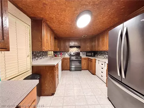 Kitchen - 415 N Vine St, Hackett, AR 72937 photo 6 of 7