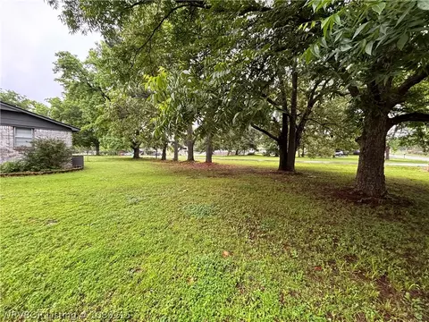 Exterior - 415 N Vine St, Hackett, AR 72937 photo 8 of 21
