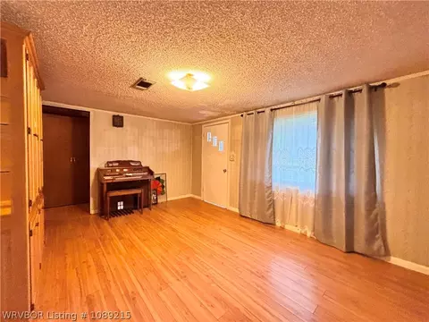 Living - 415 N Vine St, Hackett, AR 72937 photo 4 of 10