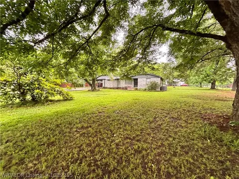 Exterior - 415 N Vine St, Hackett, AR 72937 photo 17 of 21