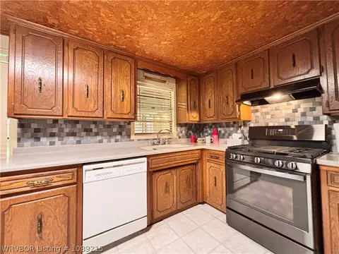 Kitchen - 415 N Vine St, Hackett, AR 72937 photo 5 of 7