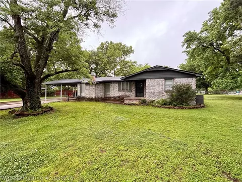 415 N Vine St, Hackett, AR 72937