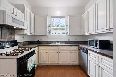 Kitchen - 1116 S 20th St, Fort Smith, AR 72901 photo 2 of 2