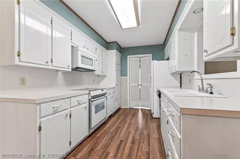 Kitchen - 2020 S 71st St, Fort Smith, AR 72903 photo 2 of 3