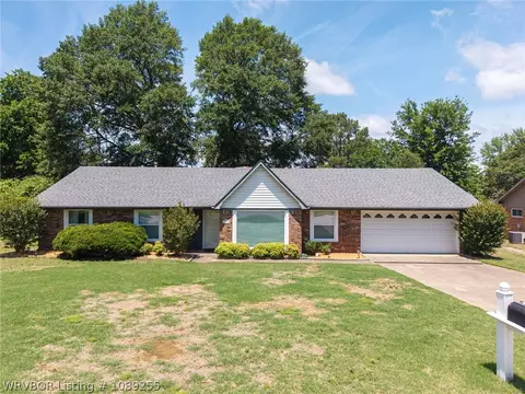2020 S 71st St, Fort Smith, AR 72903