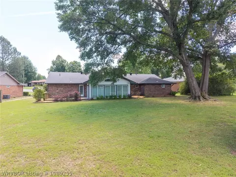 Exterior - 2020 S 71st St, Fort Smith, AR 72903 photo 7 of 8