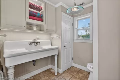 Bath - 605 N 7th St, Paris, AR 72855 photo 1 of 7