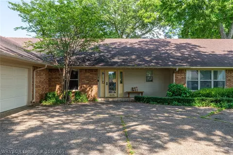 Exterior - 605 N 7th St, Paris, AR 72855 photo 2 of 16