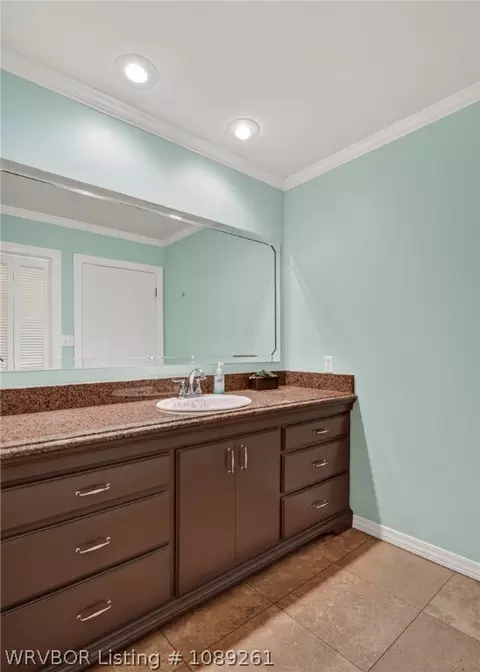 Bath - 605 N 7th St, Paris, AR 72855 photo 3 of 7